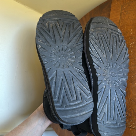 Short Ugg Boots - Picture 4 of 5